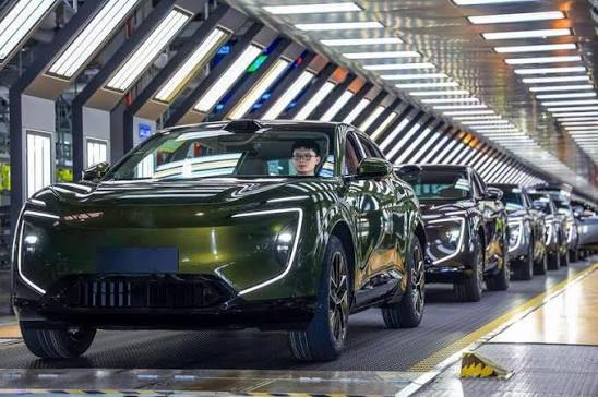 China's automobile production, sales both surpass 34 million units in 2025 #China's  automotive industry has once again drawn widespread international  attention. From Chinese carmakers grabbing global attention at the Consumer  Electronics Show