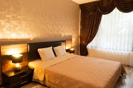 Mar 24, 2020 · 50 inviting main bedroom color schemes treat yourself — and your bedroom — to a little r&r with a tranquil main suite color makeover. What S The Right Shade Of Curtains To Go With Cream Colored Walls The Top 15 Ideas