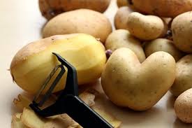 On average, a russet potato weighs between 3 ounces to 10.1 ounces. How Many Grams In A Potato 3 Ways To Weigh Potatoes The Whole Portion