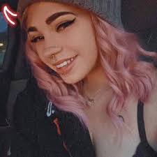 Tia Pearson's Instagram, Twitter & Facebook