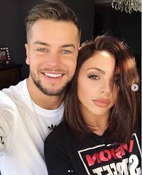 Later on, she again started dating jake roche and they also got engaged in the year 2015 on july 19th. Little Mix S Jesy Nelson Posts Adorable Photos With Boyfriend Chris Hughes Alongside Gushing Caption Ok Magazine