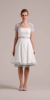 Aufwendige satinbandpaspoillierung an oberteil, trägern und rock ! 17 Kurze Brautkleider 50er Jahre Petticoat Ideen Hochzeitstanzflache Brautkleid Kurz Braut
