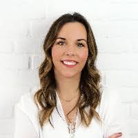 Kristin Skelton's Instagram, Twitter & Facebook