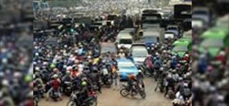 Peniaga yang menaiki kenderaan melebihi dua orang perlu mendapatkan surat kebenaran perjalanan bagi mengelak mereka dikompaun polis di kawasan perintah kawalan pergerakan bersyarat (pkpb). January 2015 Blog Ali Damanik
