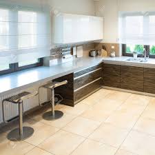 We did not find results for: Cuisine Moderne Spacieuse Avec Un Petit Espace Salle A Manger Banque D Images Et Photos Libres De Droits Image 62209526