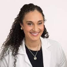 Elouise Maxwell's Instagram, Twitter & Facebook