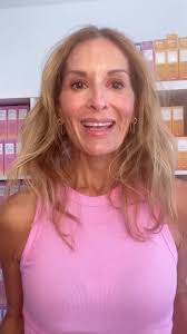 You can now shop Six Gldn Skincare IRL in both CA ☀️and NY 💦.