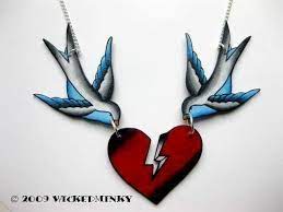 Vintage Tattoo Style Sparrows Holding Broken Heart Necklace Vintage Tattoos Traditionelle Tatowierungen