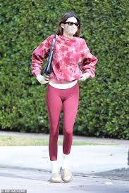 Julia sessions 24 set star. Kendall Jenner Sports Clingy Cranberry Leggings For Private Pilates Class In La No Days Off Daily Mail Online