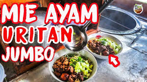Its texture is similar to the chinese beef ball, fish ball, or pork ball.the word bakso may refer to a single meatball or the complete dish of meatball soup. Spesial Jumbo Telur Ayam Muda Mie Ayam Uritan Cuman Ada Di Jogja Youtube