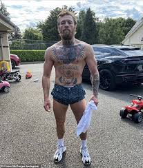 Out of the ring, mayweather has done plenty to tarnish his reputation and. Conor Mcgregor Die Unglaubliche Korper Transformation Hat Ihn Gesehen Schwanken Von Fast Zwei Stein Aktuelle Boulevard Nachrichten Und Fotogalerien Zu Stars Sternchen