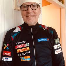 MO FARAH's COUSIN IS PLAYING FOOTBALL IN NORWAY. Yonis Farah debuted at the  Somali national team last year and is the cousin of Olympic champion Mo  Farah. Yonis is currently playing for