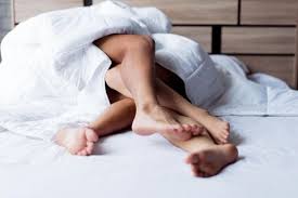 Setzen sie auf dirty talk oder romantische worte, um ihr gegenüber für das liebesspiel zu motivieren? Rollenspiele Beim Sex Knisternde Ideen Furs Bett Brigitte De
