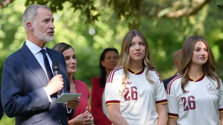 El encuentro de la selección española con la familia real: del discurso de  Felipe VI a la broma de Letizia