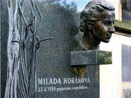 „milada horáková je symbolem národní hrdosti a připomínkou vysokých lidských a společenských k poctě horákové byl v praze vytvořen v roce 2009 pomník s bustou v parku na náměstí hrdinů v. Pamatnik Milady Horakove Chteji Platit Komuniste Idnes Cz