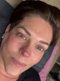 Nothing like a fresh touch-up to bring brows back to life ✨ We started her  brow journey back in 2021 with a beautiful set of combo brows and her last  touch up