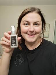 What are the benefits of using a microfibre cloth for makeup removal and  skincare?