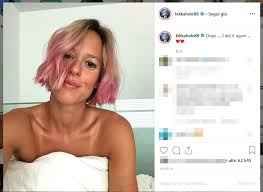 Tutti pazzi per i suoi capelli. Federica Pellegrini Cambia Look Capelli Rosa Dopo Il Fidanzamento Ufficiale Oops L Ho Fatto Di Nuovo