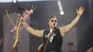 In 2012, he won the echo music award in folk music category. Konzert In Munchen Das War Nicht Der Normale Andreas Gabalier Wahnsinn In Munchen Augsburger Allgemeine