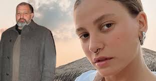 Ile ilgili tüm haberleri, son dakika haber ve gelişmelerini bu sayfamızdan takip edebilirsiniz. Serenay Sarikaya Nin Sevgilisi Haldun Demirhisar Mi Teknedeki Bomba Goruntulerin Ardindan Serenay Dan Aciklama Gecikmedi Videosunu Izle Takvim Tv