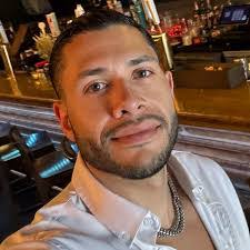 Jonathan Mendez's Instagram, Twitter & Facebook