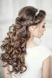 Hochzeitsfrisuren Nutzliche Tipps Und Ideen Hochzeit Zenideen Quince Hairstyles Curly Hair Styles Hair Styles
