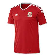 Auch wenn dieser bale wales trikot unter umständen leicht überdurchschnittlich viel kosten mag, findet der preis sich ohne zweifel in langer haltbarkeit und sehr guter qualität wider. Kaufe Trikot Wales Fussball 2016 2017 Adidas Home