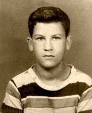 El își începe campania pentru congres, dar liderul partidului nu vrea să aibă legături cu el. ViaÈa Lui Pablo Escobar Sau Cum A TrÄit Regele Cocainei Monden