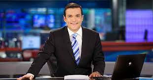 Antes de salir al aire, el periodista compartió un video sobre el tema del día, pero sus seguidores no pudieron evitar fijarse en su nuevo corte y. Juan Diego Alvira Aclara Rumores Sobre Supuesta Salida De Noticias Caracol