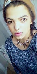 Laura Hettwer's Instagram, Twitter & Facebook