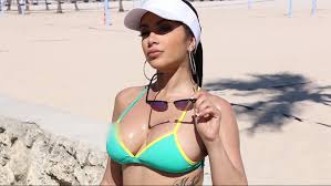 Beach-volley et coups brutaux - Faperoni Porn Videos