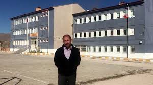 Kayserili Okul Muduru 5 Bin Tl Masrafi Cok Buldu Okulu Tek Basina Boyadi Dailymotion Video