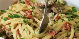 Fettucine Sauce Cremeuse Au Bacon Et Champignon Un Repas Qui Vous Rendra Completement Accro Recettes Ma Fourchette Food Recipes Cooking Recipes