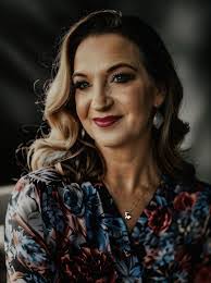 Wendy Bauer's Instagram, Twitter & Facebook