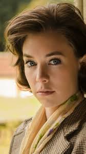Vanessa Kirby Actress Short Hair 720x1280 Wallpaper Vanessa Kirby Vanessa Kirby The Crown Short Hair Styles