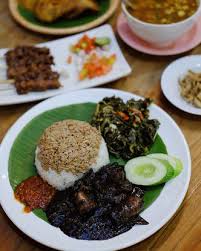 Pohon kelapa banyak ditemukan di daerah tropis. Cita Rasa Masakan Pekalongan Yang Nikmat Review Cindy Y Di Restoran Mlinjo Cafe Resto Tomang