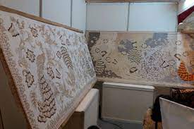 Teknik batik lukis ini memang termasuk cukup rumit dan butuh ketelitian dalam proses membuatnya. Bandung Merdeka Com Cerita Perajin Batik Tulis Asal Pekalongan Tentang Karya Dan Harga Yang Mahal