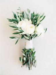40 Modern Minimalist Green Wedding Ideas For The Simple Chic Bride My Deer Flowers In 2020 Simple Wedding Bouquets Small Wedding Bouquets Flower Bouquet Wedding