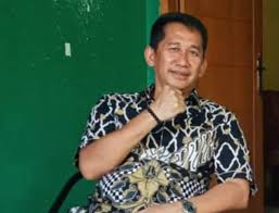 Partai ummat secara resmi dideklarasikan oleh politikus senior amien rais bersama 99 orang dari 34 provinsi di indonesia. Tk8hvsgafbgiam