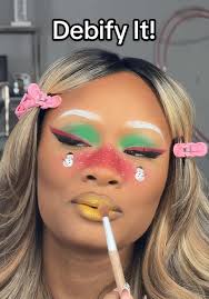 5:30 jazzercise 😂💚 #grinch #grinchmakeup