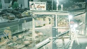 Rotiboy adalah produk roti asal malaysia yang didirikan pada bulan april 1998 di bukit mertajam, penang oleh hiro tan mantan dosen di bidang ekonomi yang kemudian memutuskan untuk membuka usaha toko roti sendiri dengan menawarkan. Deretan Toko Roti Jadul Yang Masih Eksis Hingga Kini