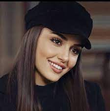 Hande erçel)‏ (من مواليد 24 نوفمبر 1993) هي ممثلة وعارضة أزياء تركية. ØµÙˆØ± Ù‡Ø§Ù†Ø¯Ø§ Ø§Ø±ØªØ´ÙŠÙ„