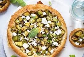 Tarte Fine Courgettes Feta Recette Vegetarienne Un Dejeuner De Soleil Recette Courgette Feta Tarte Fine Recettes De Cuisine