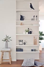 Les rangements eket permettent d'optimiser votre mur tout en libérant de l'espace au sol.un seul élément peut servir de rangement dans un espace retreint, ou servir de base. Image Result For Decorating White Shelfie Wohnen Innenarchitektur Wohnzimmer Einrichten