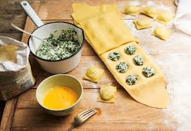 Recette De Raviolis Maison A La Bette A Carde Et Au Ricotta Coup De Pouce Food Vegetable Recipes Cooking Recipes