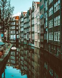 Case Allo Specchio Amsterdam Walk Around The World Around The Worlds Instagram