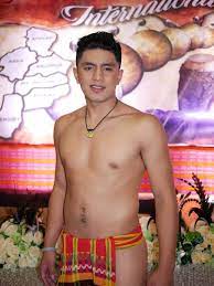 At sa sobrang pagsamba, paghanga niya sa dalawang beauty queen, ginawan niya ito ng painting na nakasuot ng igorot outfit. Igorot Hottest Cordillera Rated Korina 2021 Igorot Treasure Inhouse Model King Tiara 2019 Iti Gong Performer Ambasador Boxer Champion Baguio Chapter Facebook