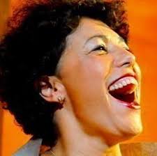 La bambina con i sandali bianchi. Portrait Malika Bellaribi Le Moal Tout Pour Les Femmes