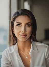 Kris Wenger's Instagram, Twitter & Facebook