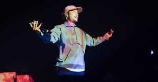 Napisy w ofercie netflix polska od: Les Etoiles Vagabondes Le Film Documentaire A Succes De Nekfeu Debarque Demain Sur Netflix Marie Claire Belgique